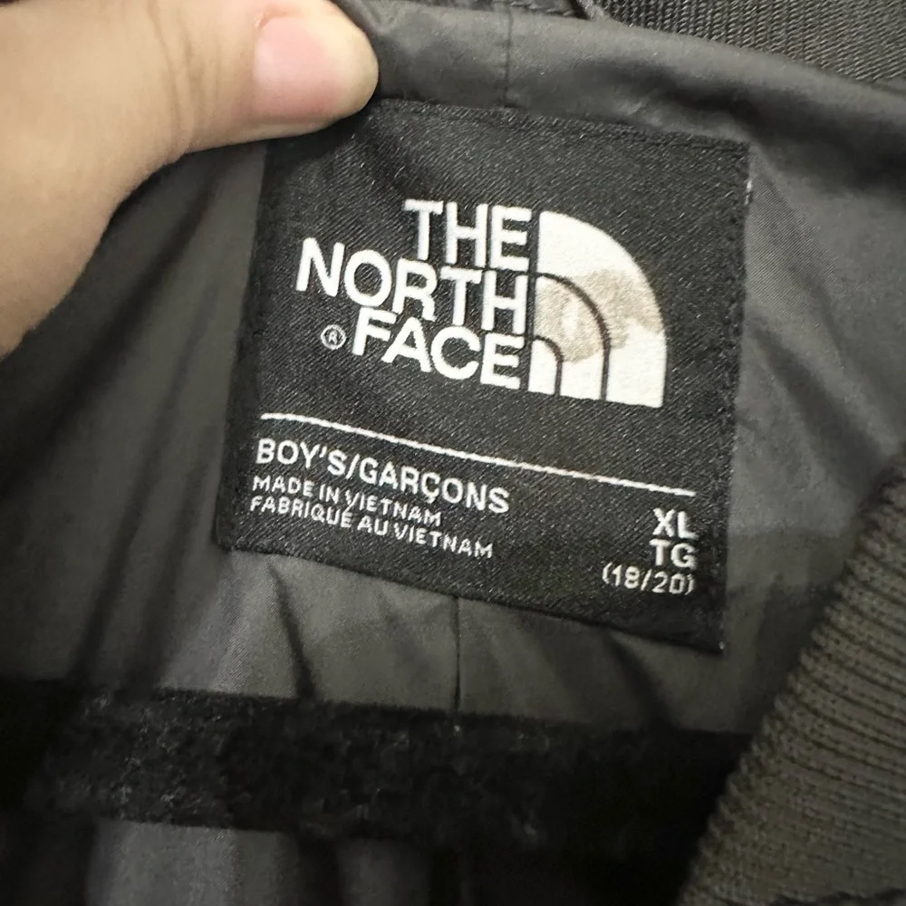 The north face bomber jacket puffer size XL boys (18/20) winter outdoors